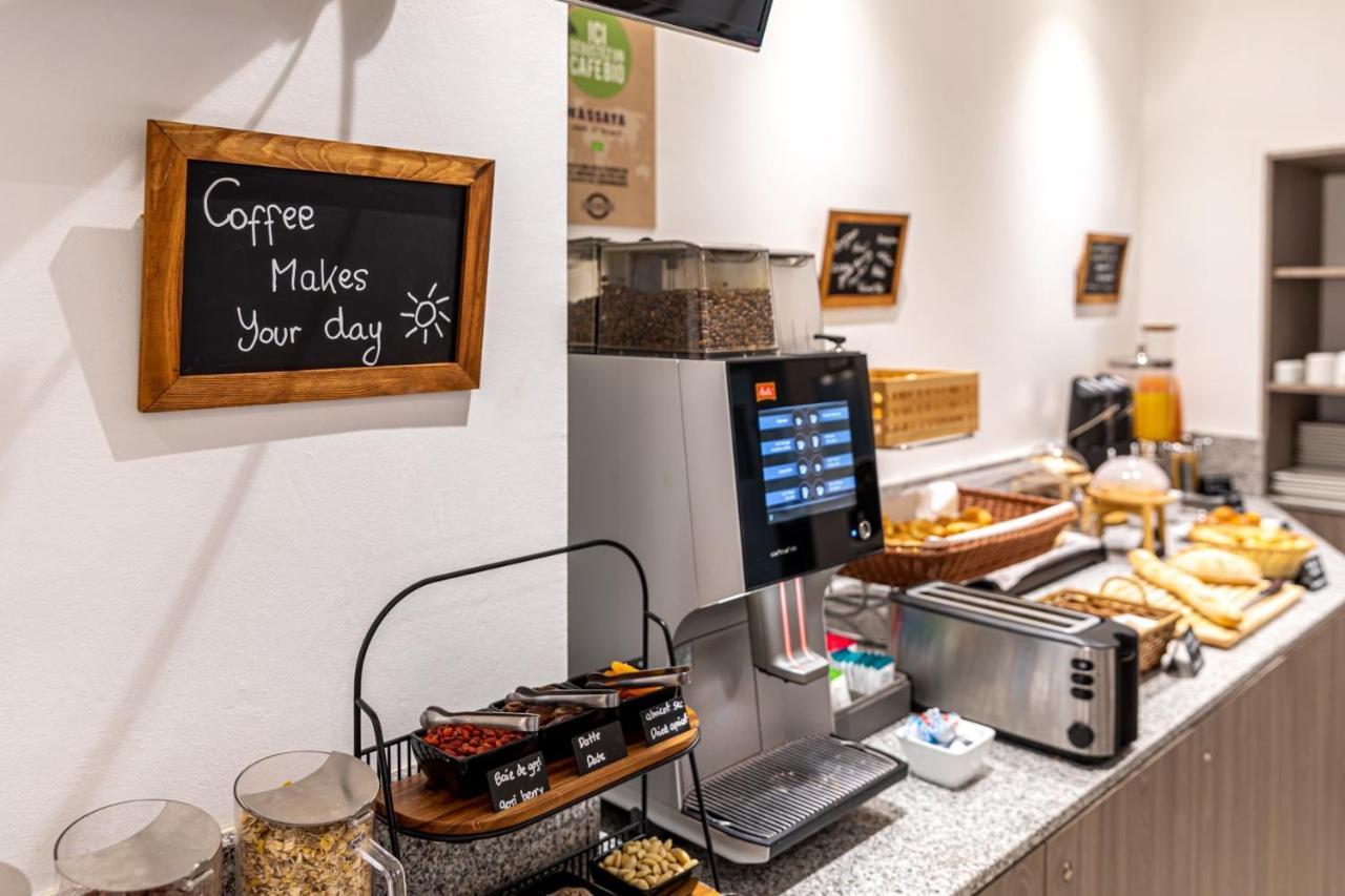 Fraser Suites Paris La Defense Курбевуа Екстер'єр фото A coffee machine