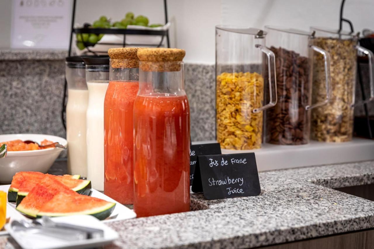 Fraser Suites Paris La Defense Курбевуа Екстер'єр фото Strawberry juice