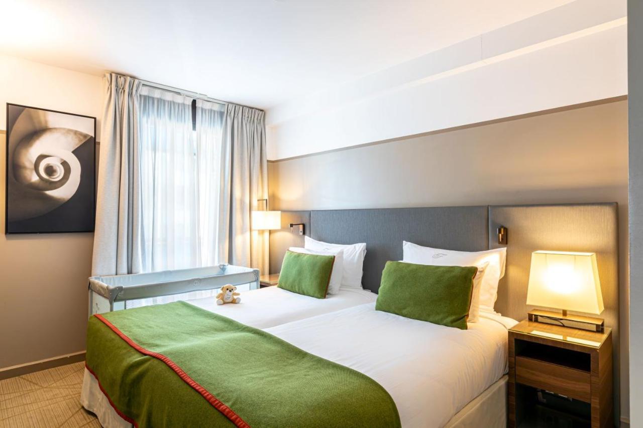 Fraser Suites Paris La Defense Курбевуа Екстер'єр фото A typical room at the hotel