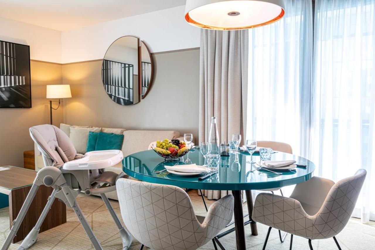 Fraser Suites Paris La Defense Курбевуа Екстер'єр фото A dining room