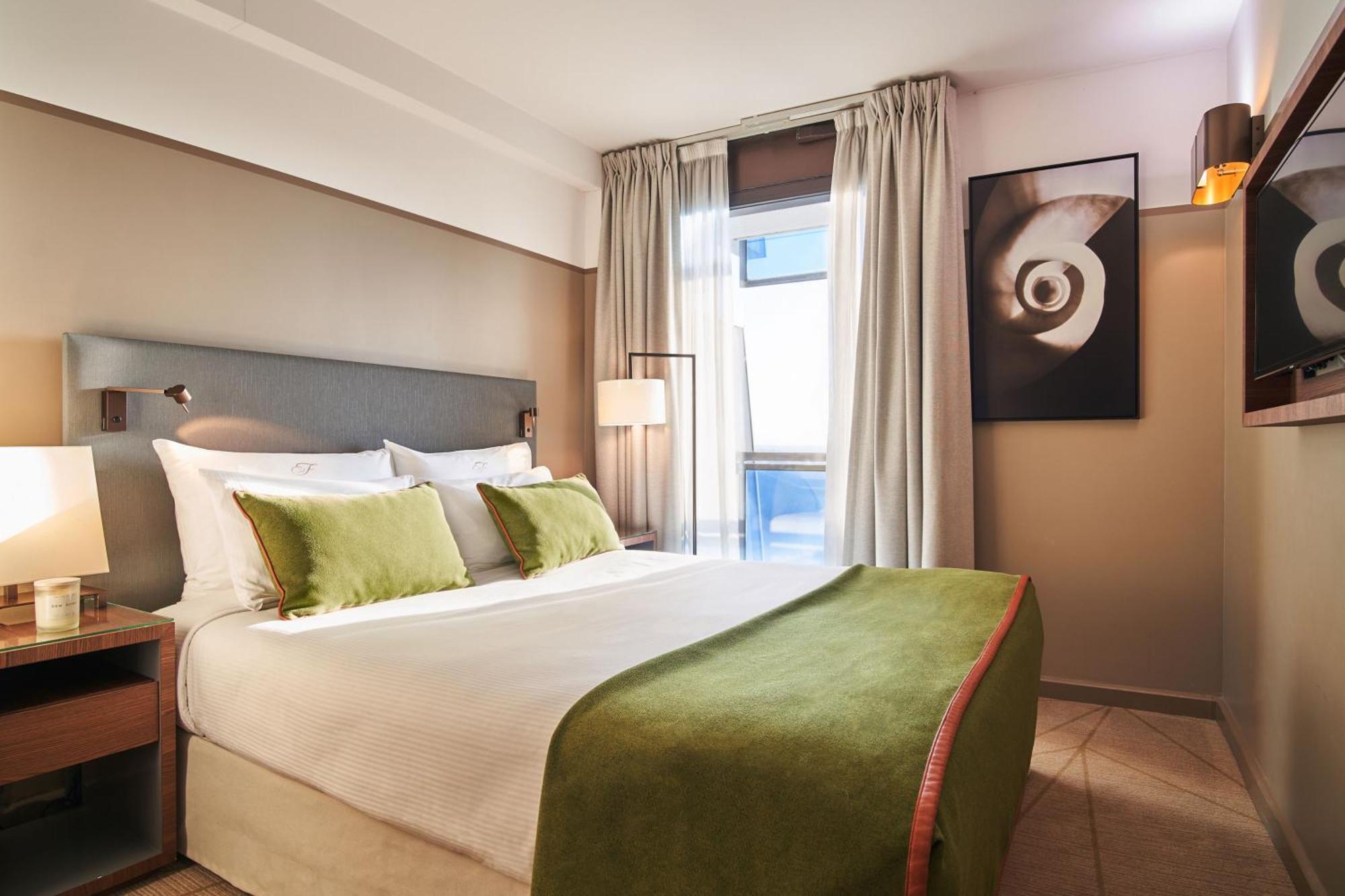 Fraser Suites Paris La Defense Курбевуа Екстер'єр фото A bedroom at the hotel