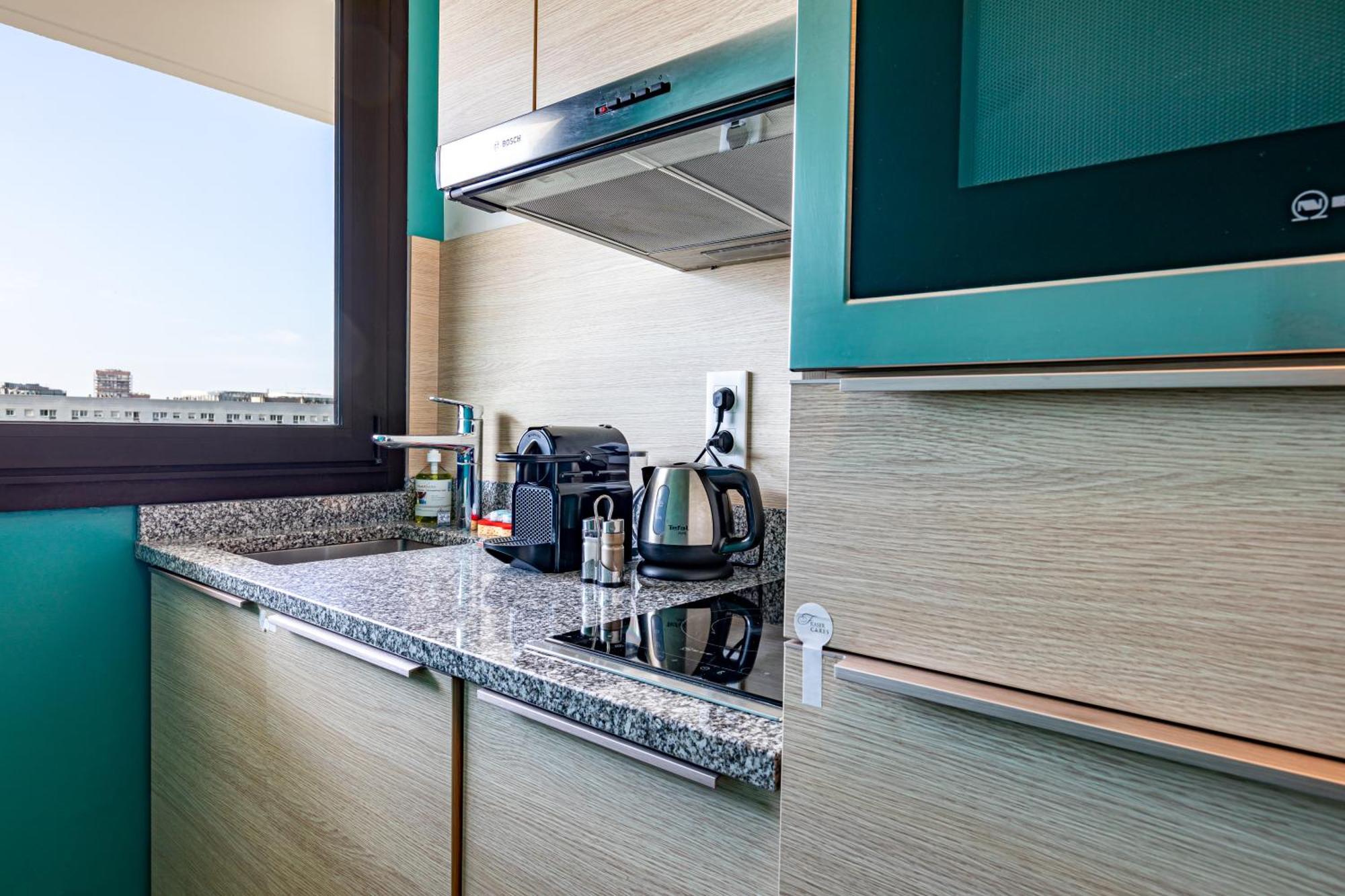 Fraser Suites Paris La Defense Курбевуа Екстер'єр фото A typical kitchen in a student residence hall