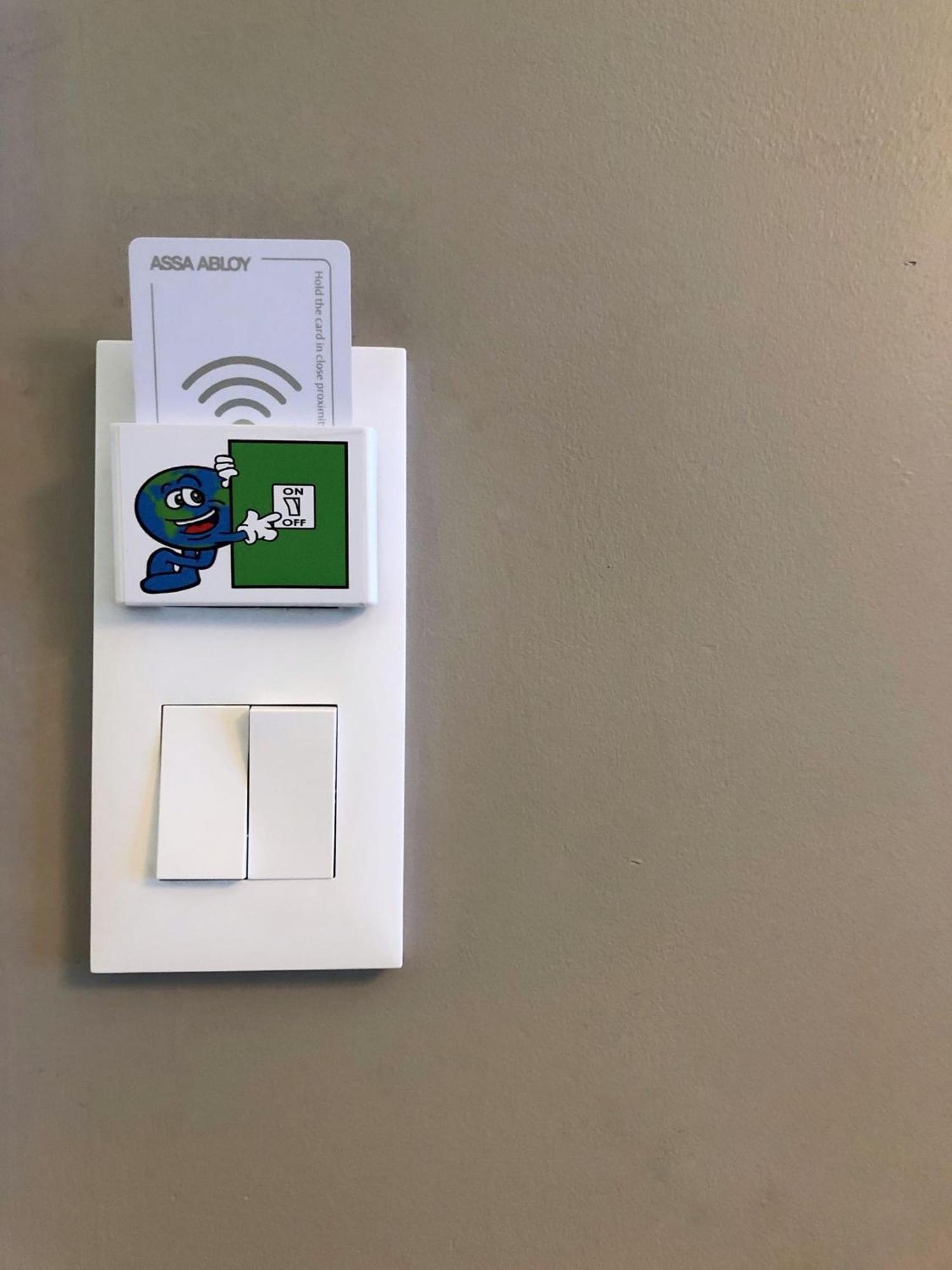 Fraser Suites Paris La Defense Курбевуа Екстер'єр фото A key card reader