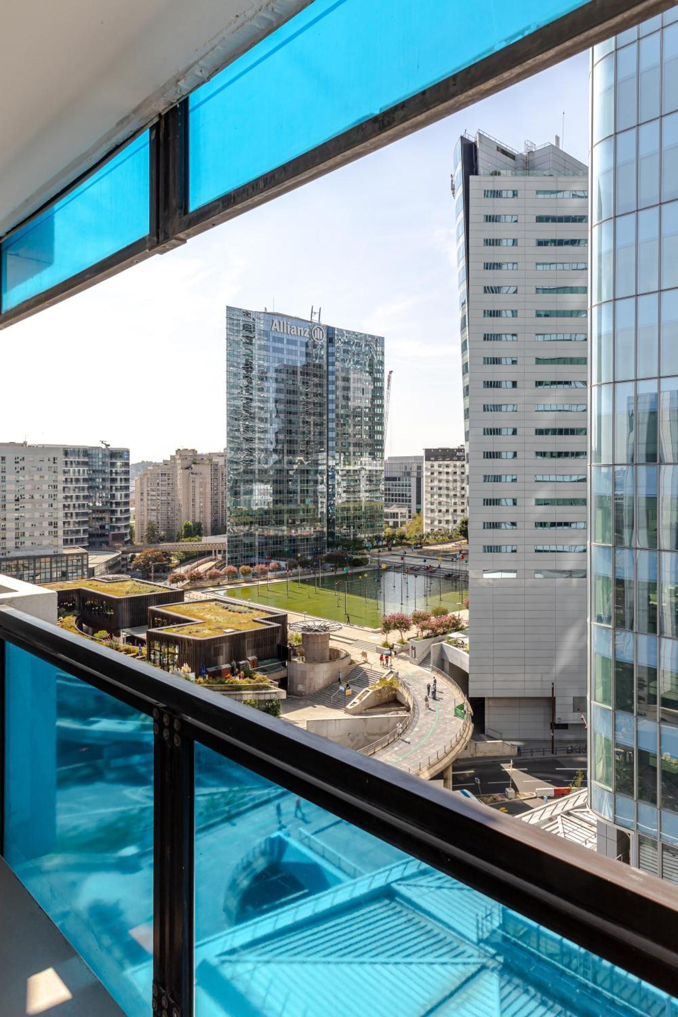 Fraser Suites Paris La Defense Курбевуа Екстер'єр фото View of the residential area