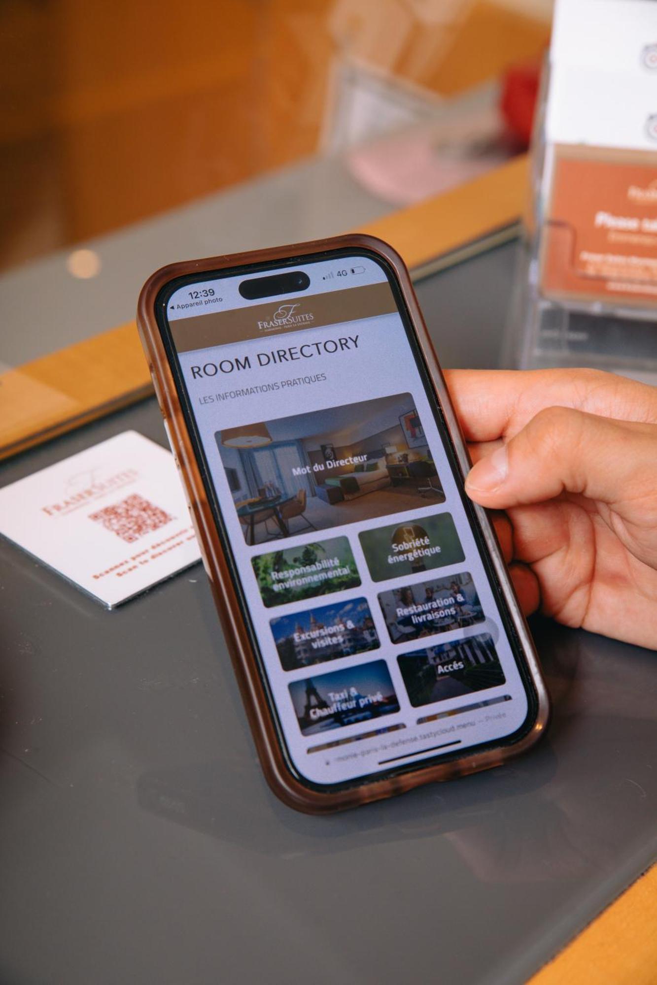 Fraser Suites Paris La Defense Курбевуа Екстер'єр фото A hotel room directory app
