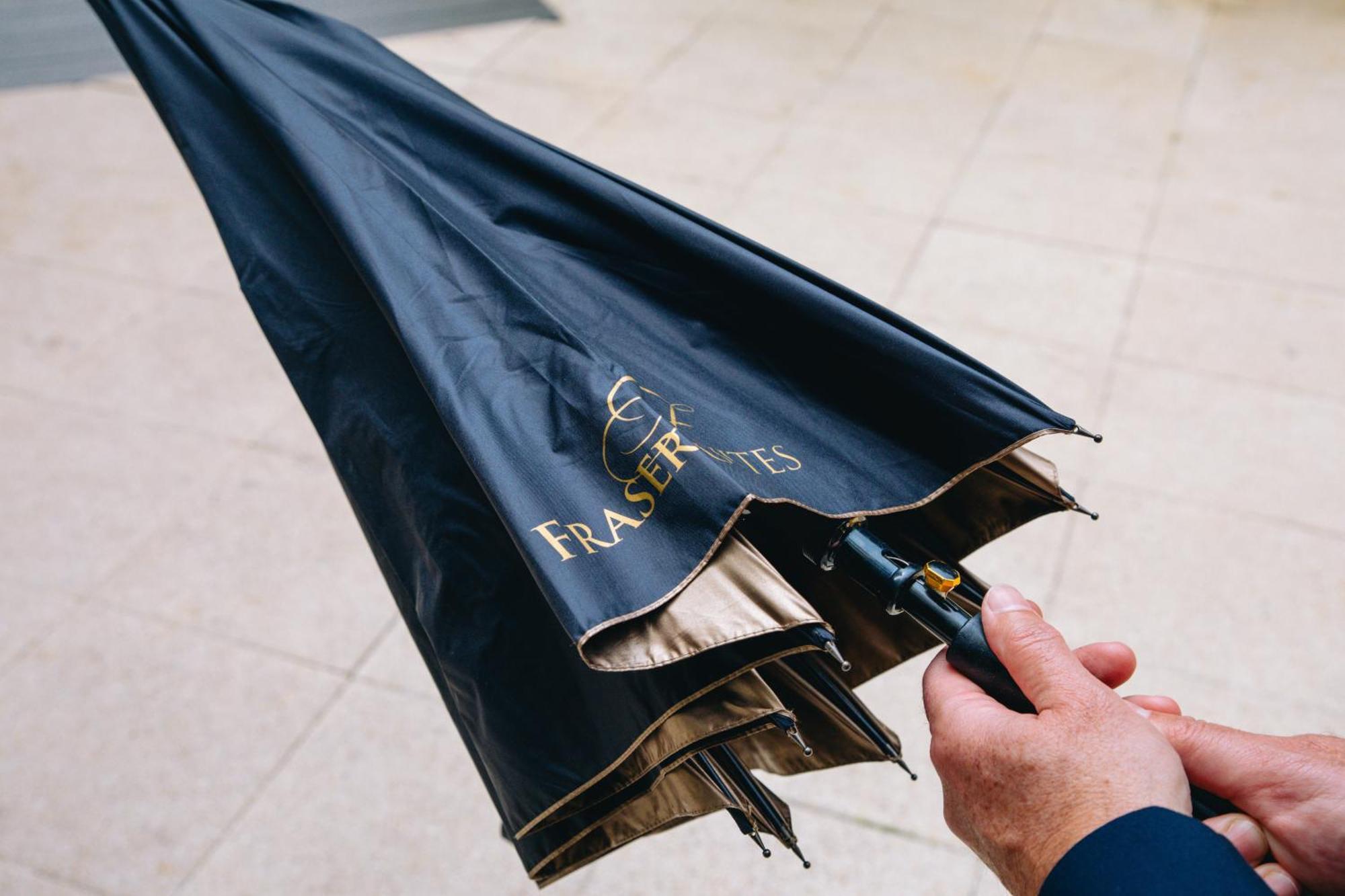 Fraser Suites Paris La Defense Курбевуа Екстер'єр фото A closed inverted umbrella