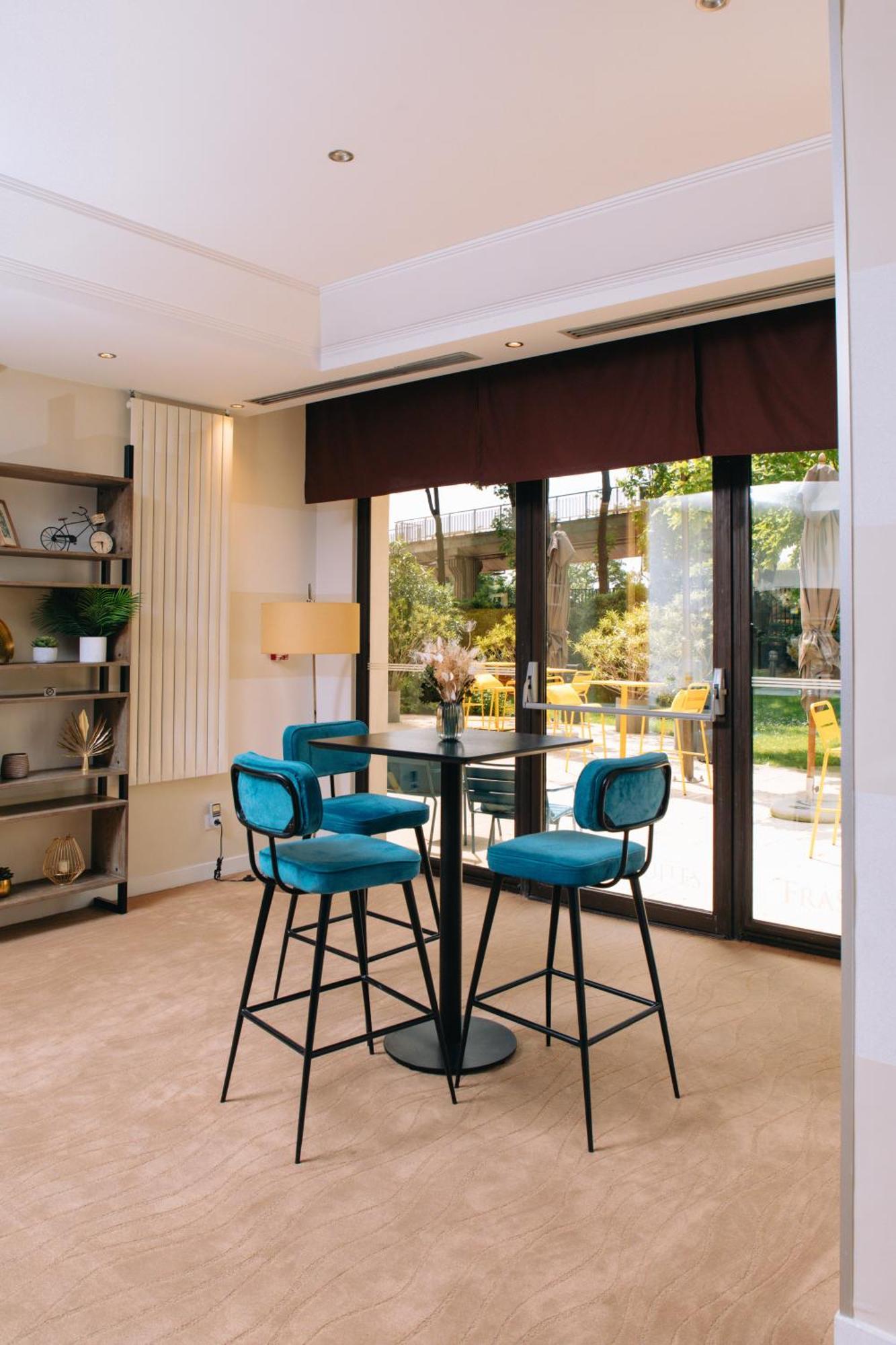 Fraser Suites Paris La Defense Курбевуа Екстер'єр фото A Roman blind