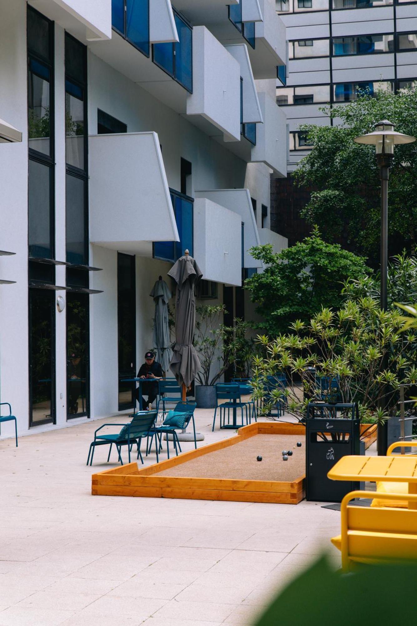 Fraser Suites Paris La Defense Курбевуа Екстер'єр фото A bocce ball court in the courtyard of the University of New South Wales, Australia