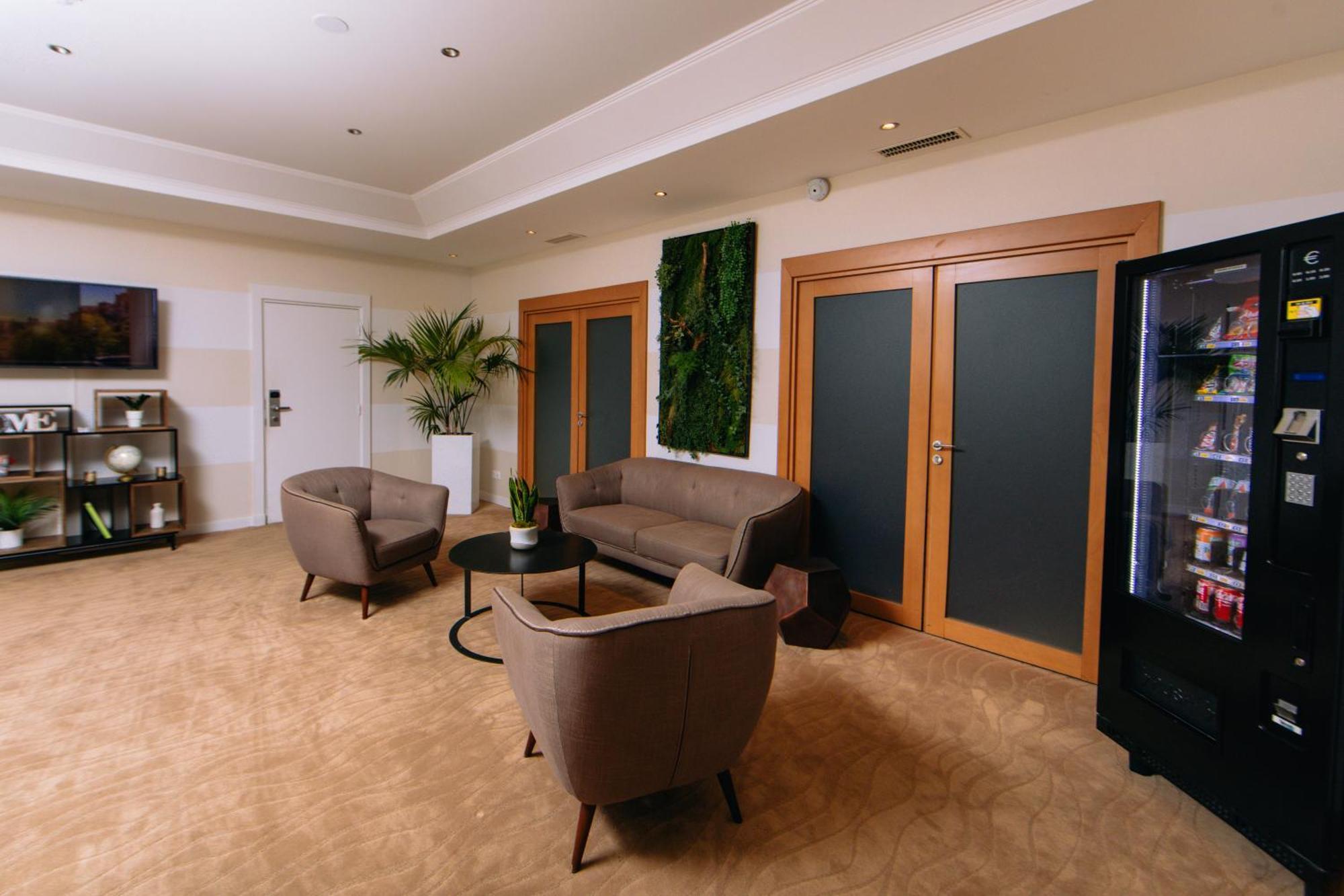 Fraser Suites Paris La Defense Курбевуа Екстер'єр фото The waiting room at the clinic