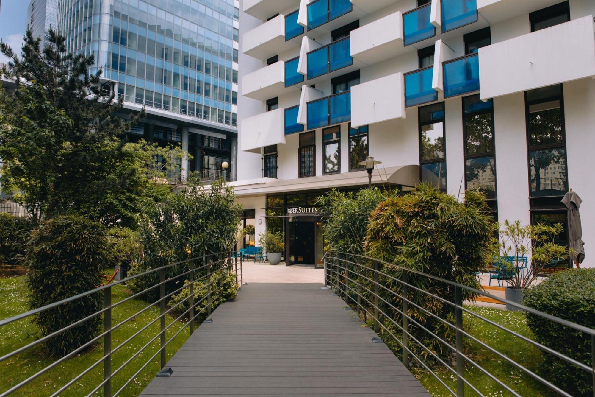 Fraser Suites Paris La Defense Курбевуа Екстер'єр фото Entrance to the hotel