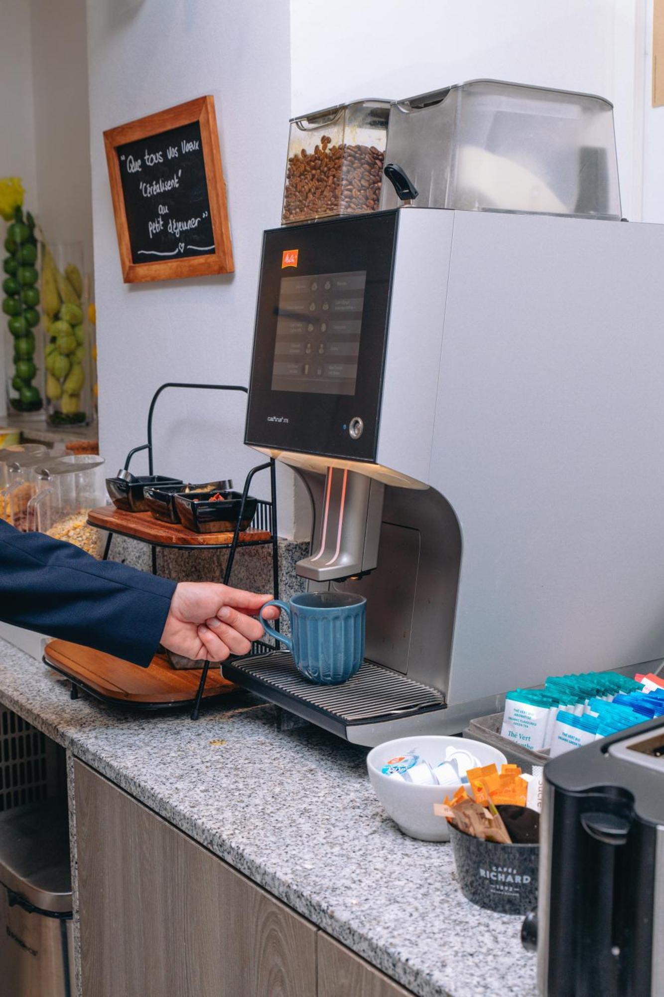 Fraser Suites Paris La Defense Курбевуа Екстер'єр фото A coffee machine