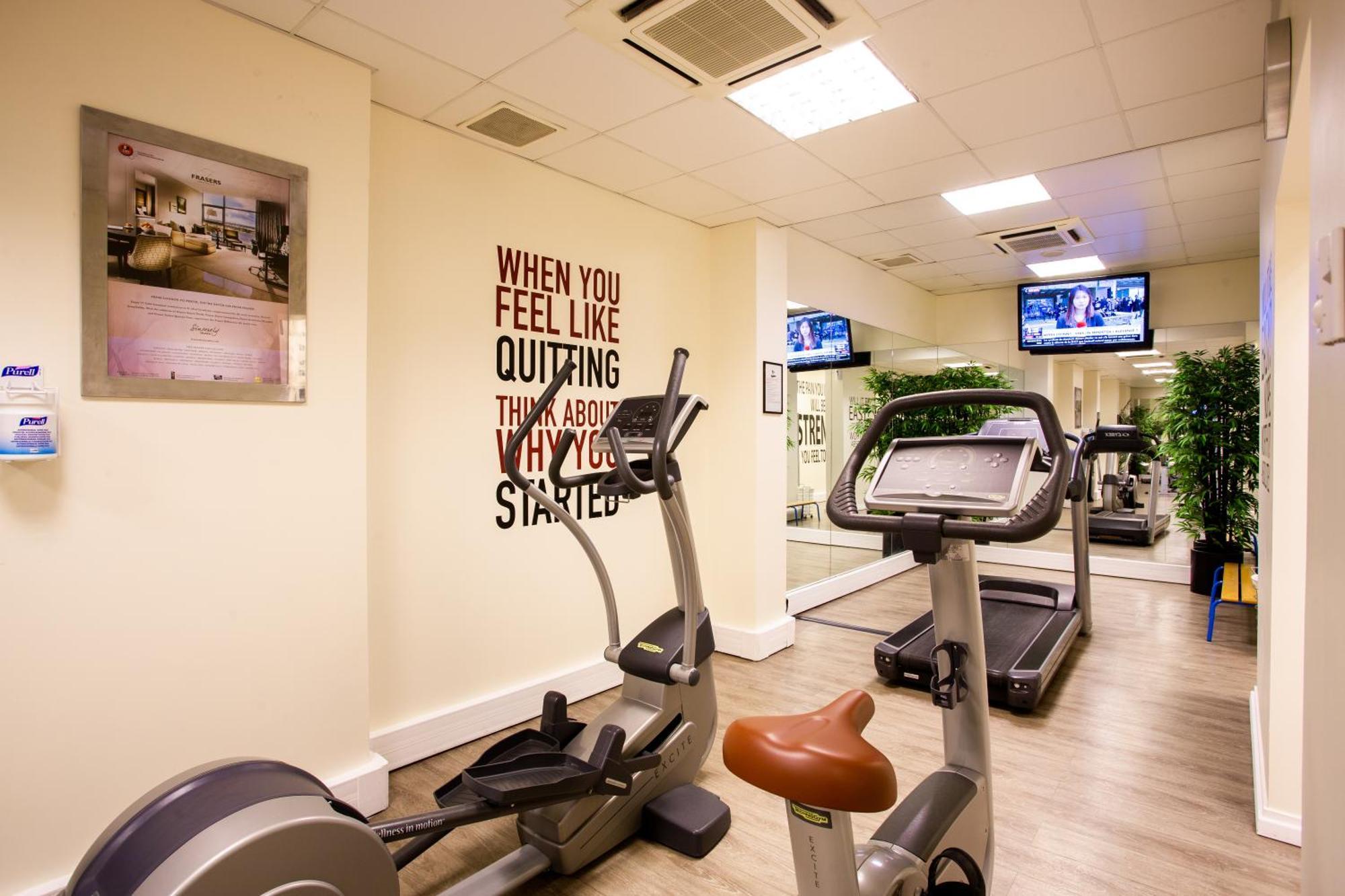 Fraser Suites Paris La Defense Курбевуа Екстер'єр фото The gym at the hotel
