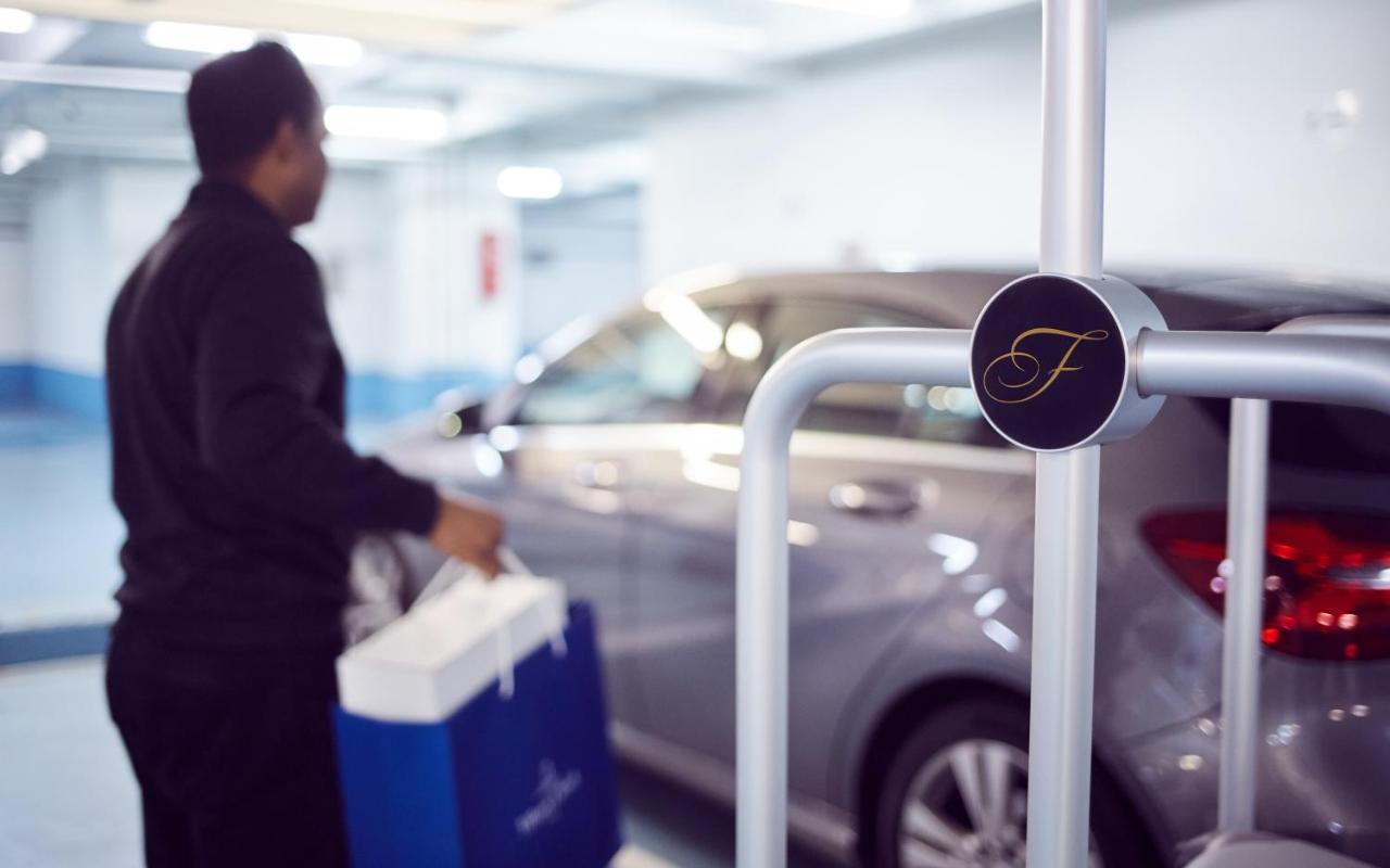 Fraser Suites Paris La Defense Курбевуа Екстер'єр фото Valet parking at the Four Seasons Hotel, London